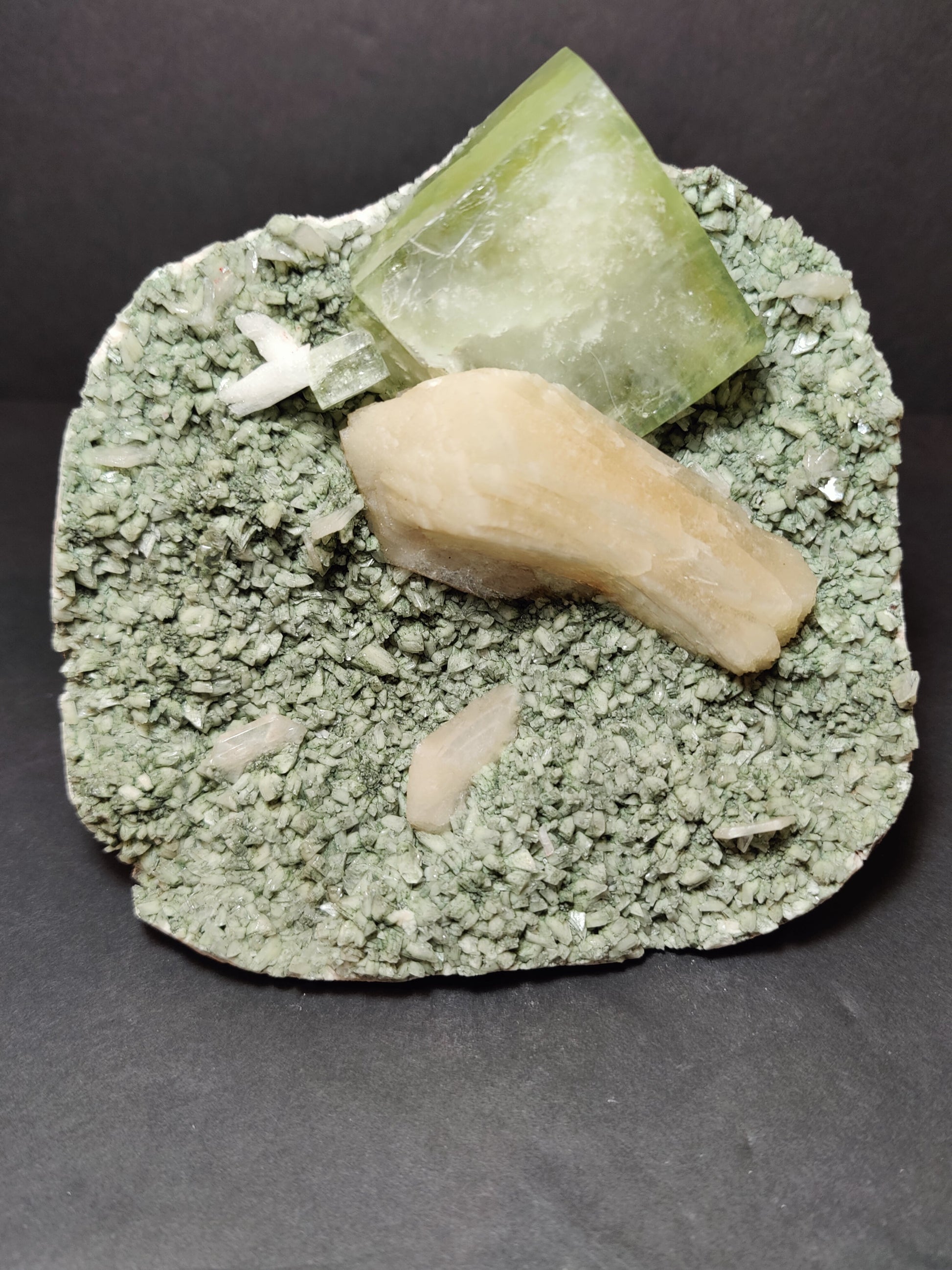 Green Apophyllite Crystal - Stilbite Heulandite India – Minerals