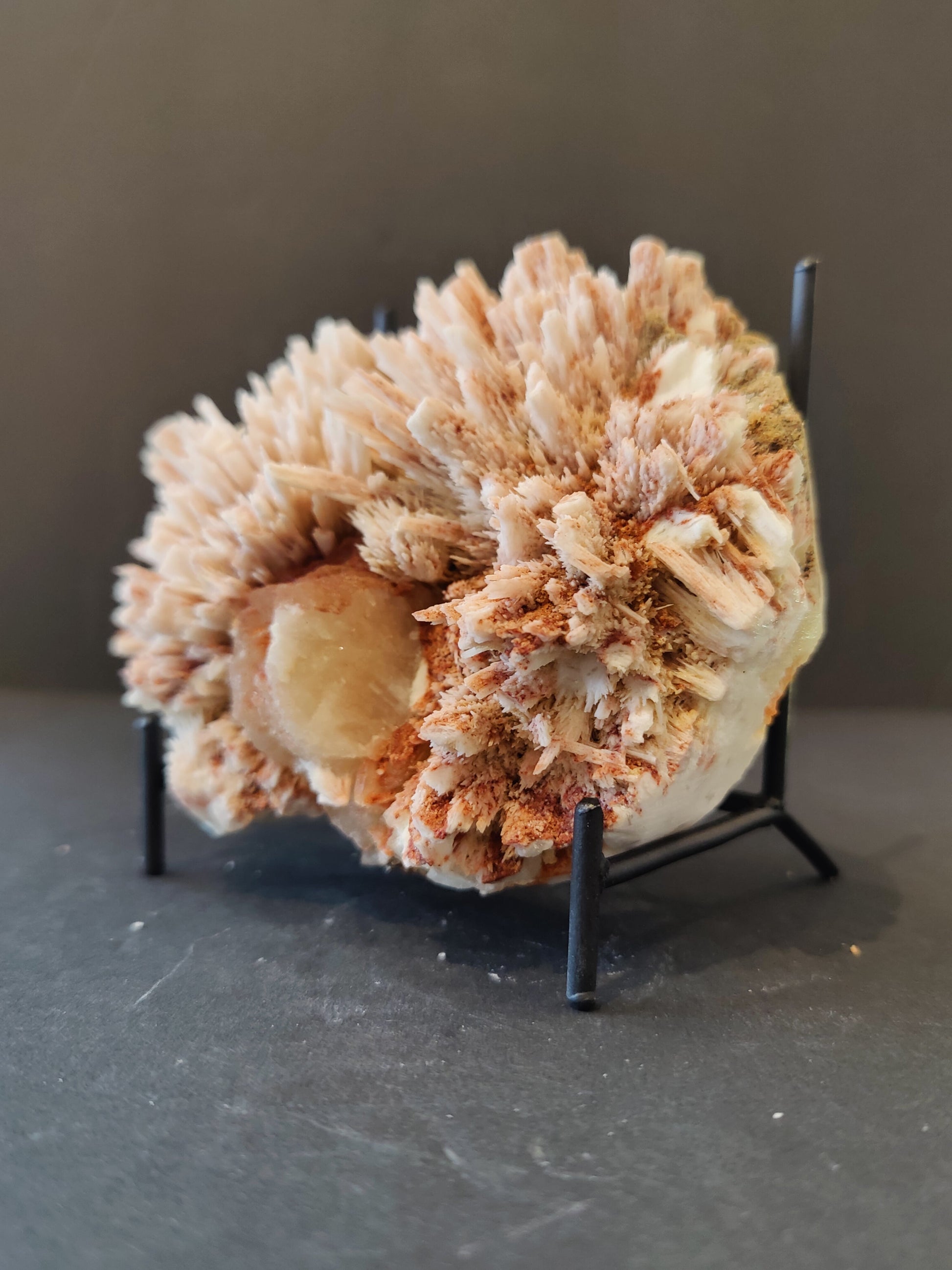 Red Mordenite Stilbite Specimen 582g India – Minerals