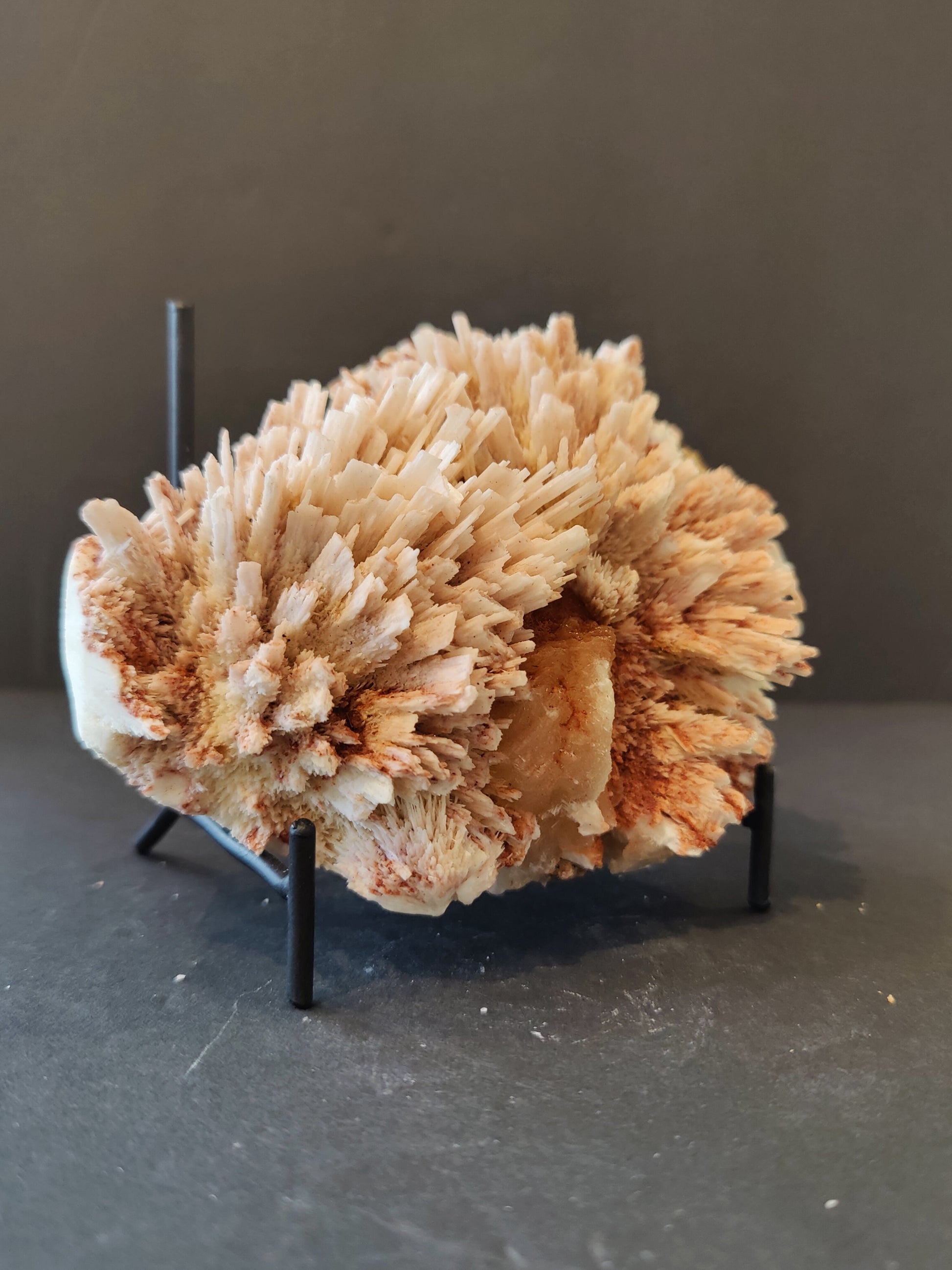 Red Mordenite Stilbite Specimen 582g India – Minerals