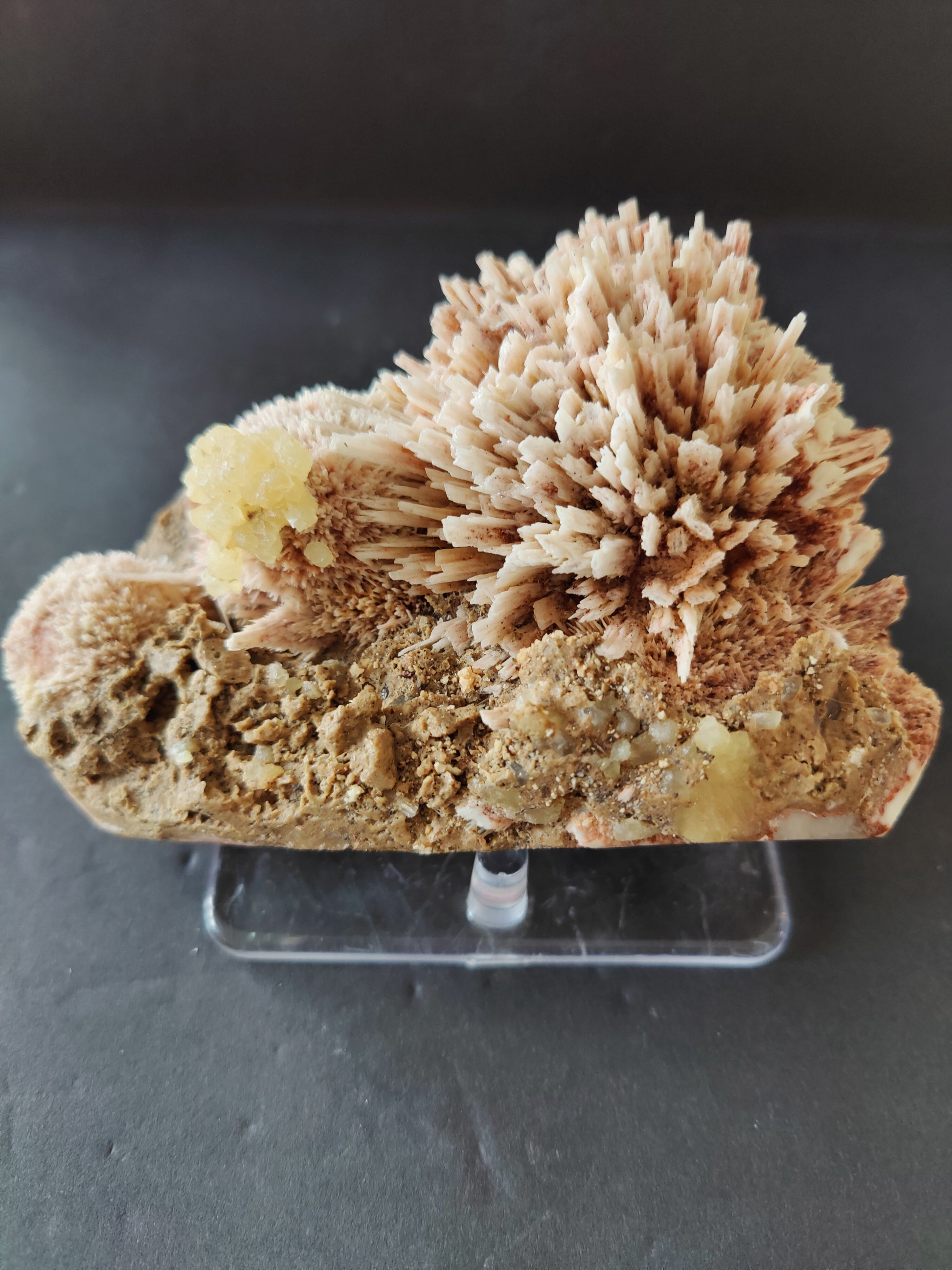 Red Mordenite Stilbite Specimen 796g India – Minerals