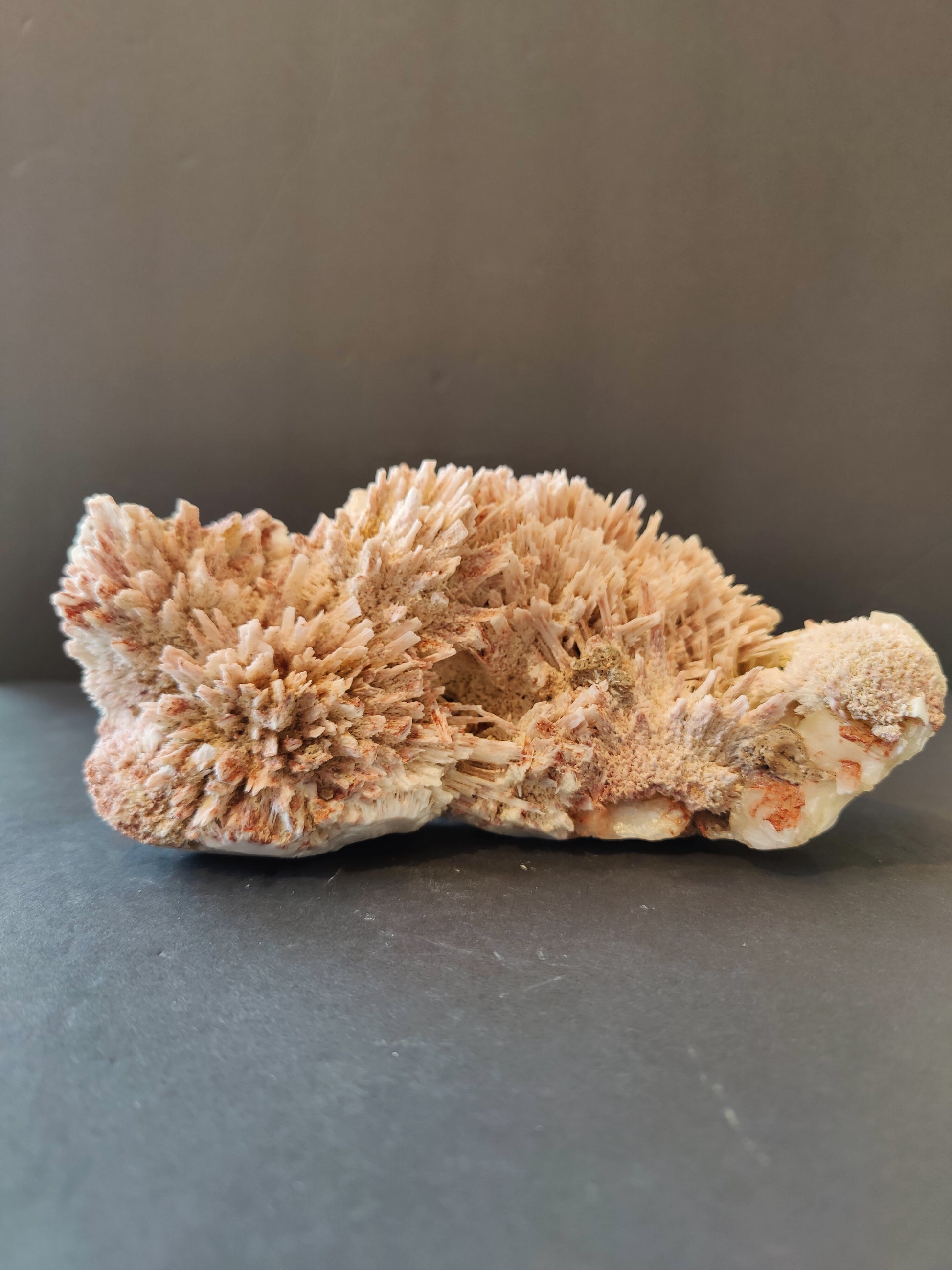 Red Mordenite with Stilbite Specimen 945g – Minerals