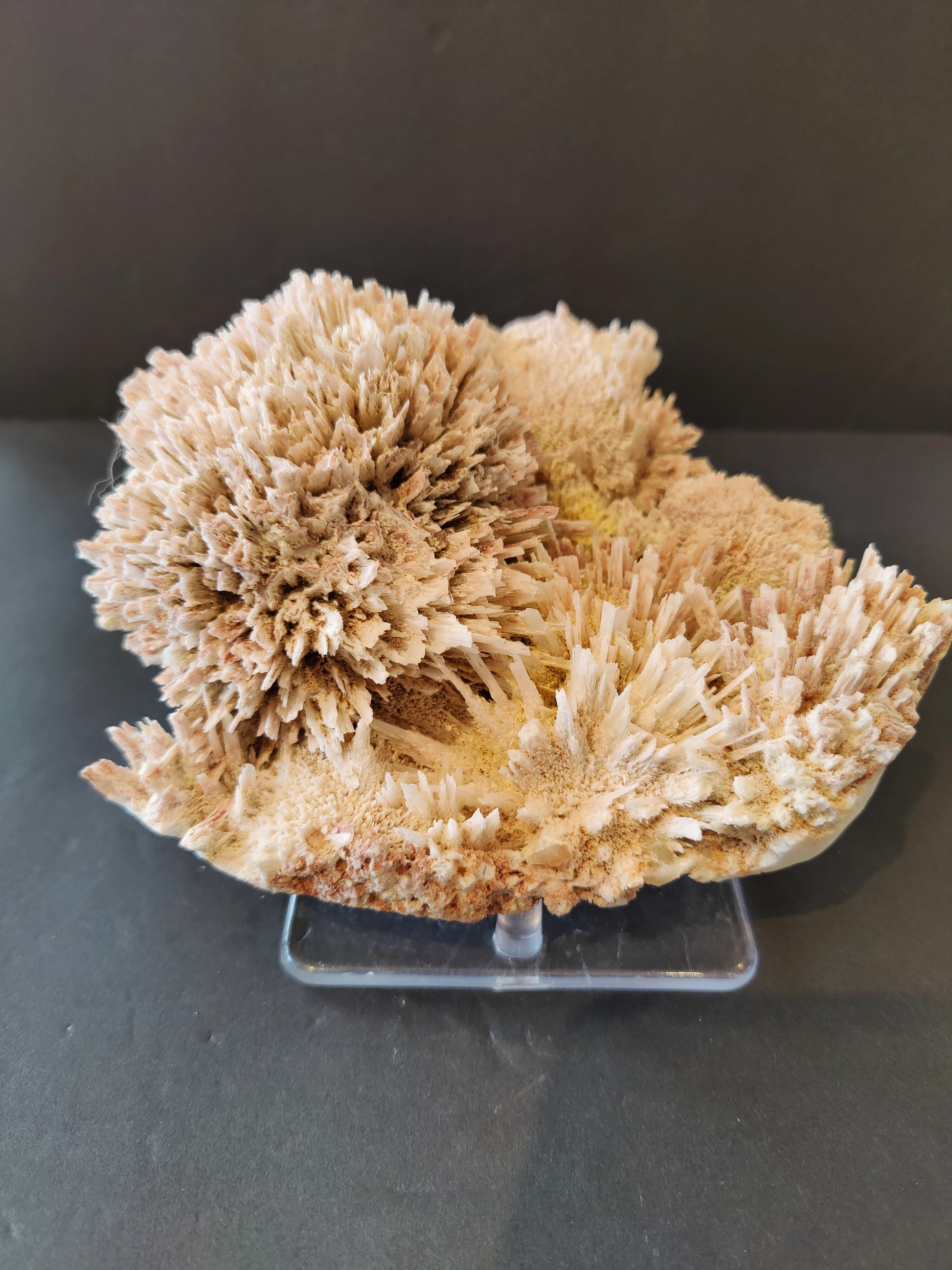 Red Mordenite with Stilbite Specimen 1,309g – Minerals