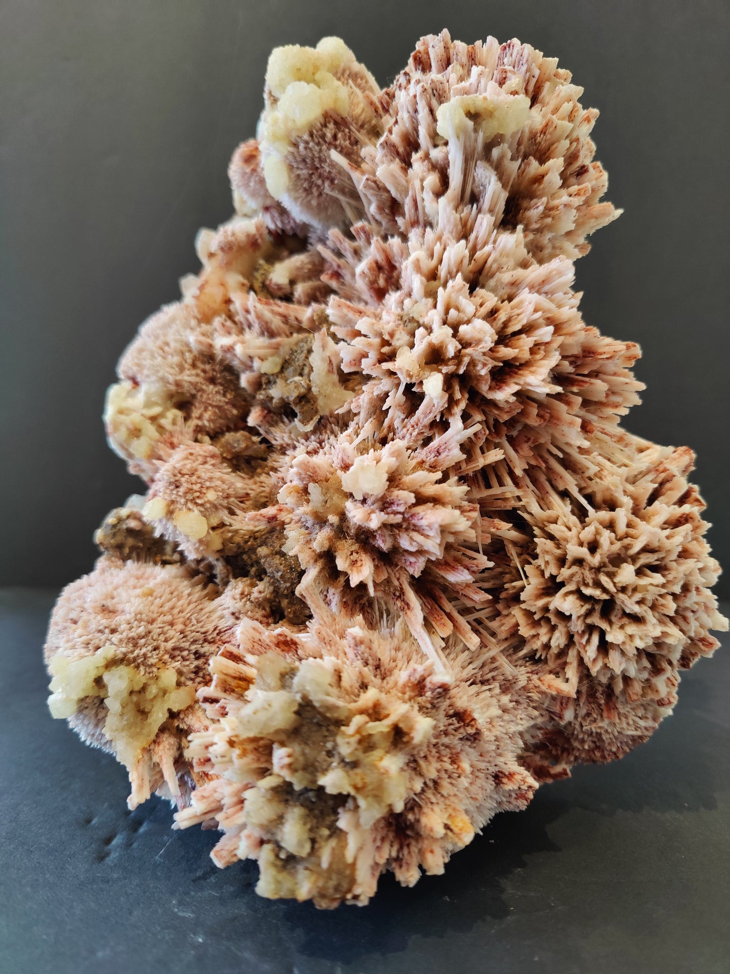 Red Mordenite with Stilbite Specimen 1,922g – Minerals
