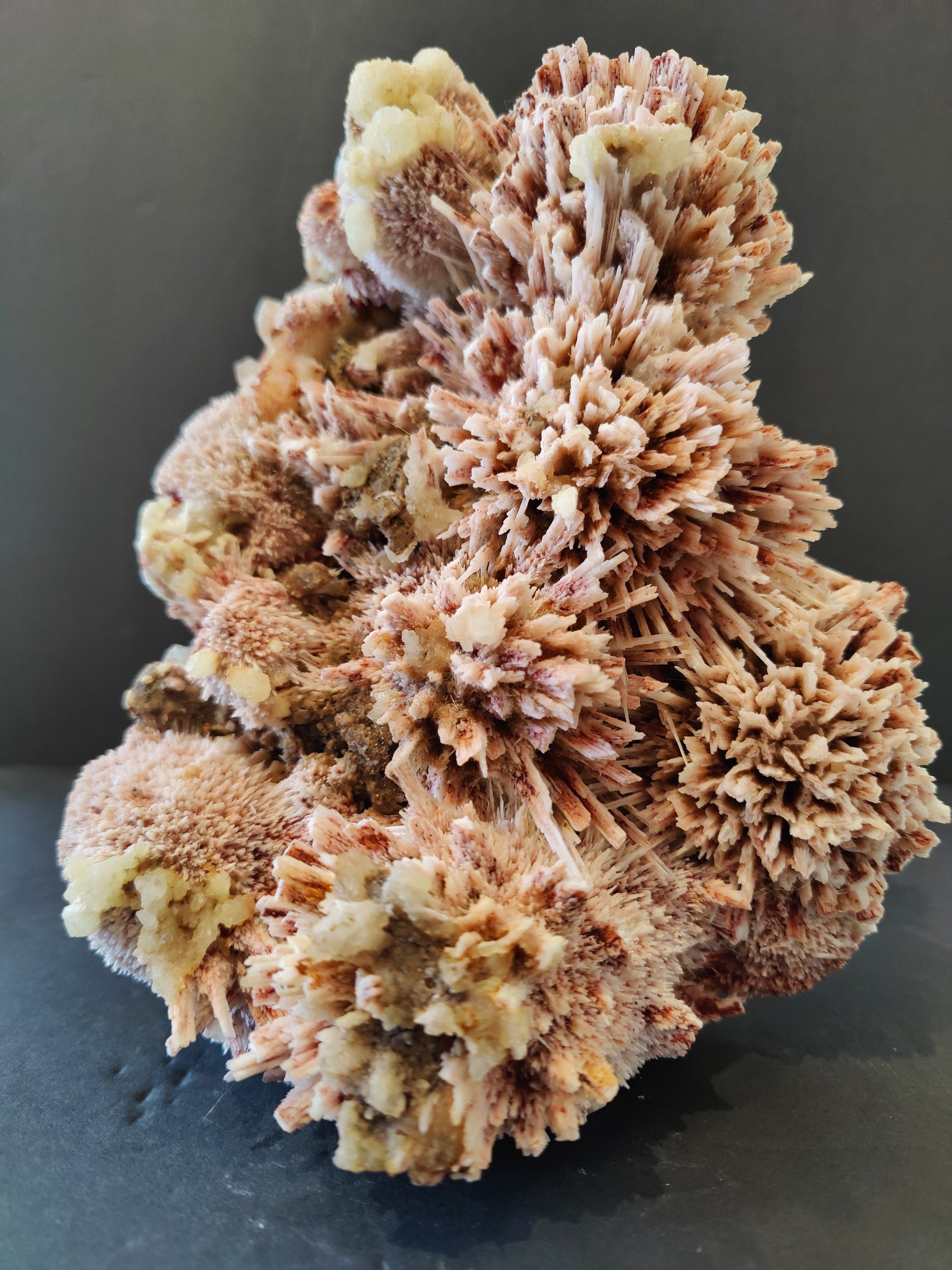 Red Mordenite with Stilbite Specimen 1,922g – Minerals