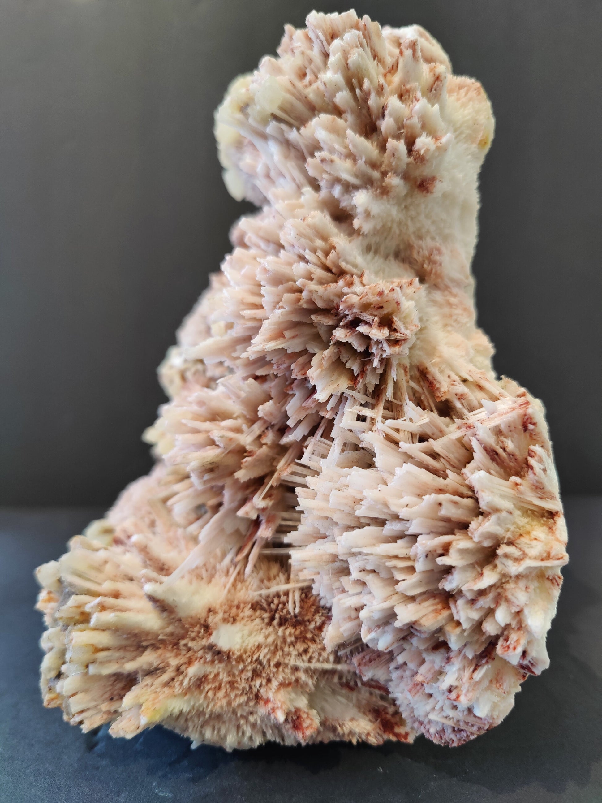 Red Mordenite with Stilbite Specimen 1,922g – Minerals