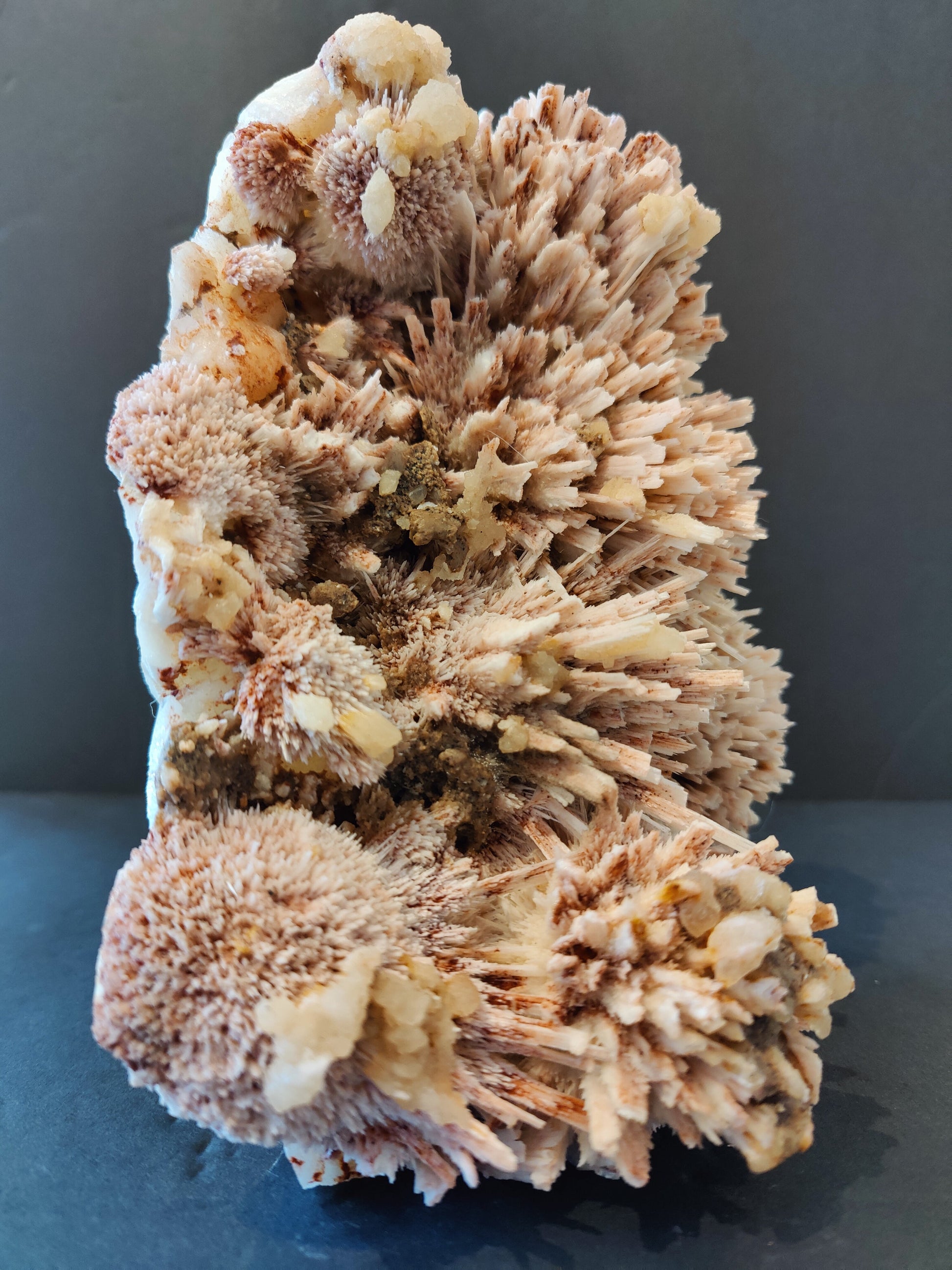 Red Mordenite with Stilbite Specimen 1,922g – Minerals