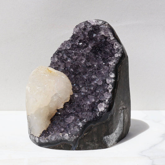Ash-Violet Shade with Grand Calcite – Rare Amethysts Geode Calcite