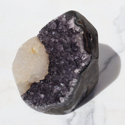 Ash-Violet Shade with Grand Calcite – Rare Amethysts Geode Calcite