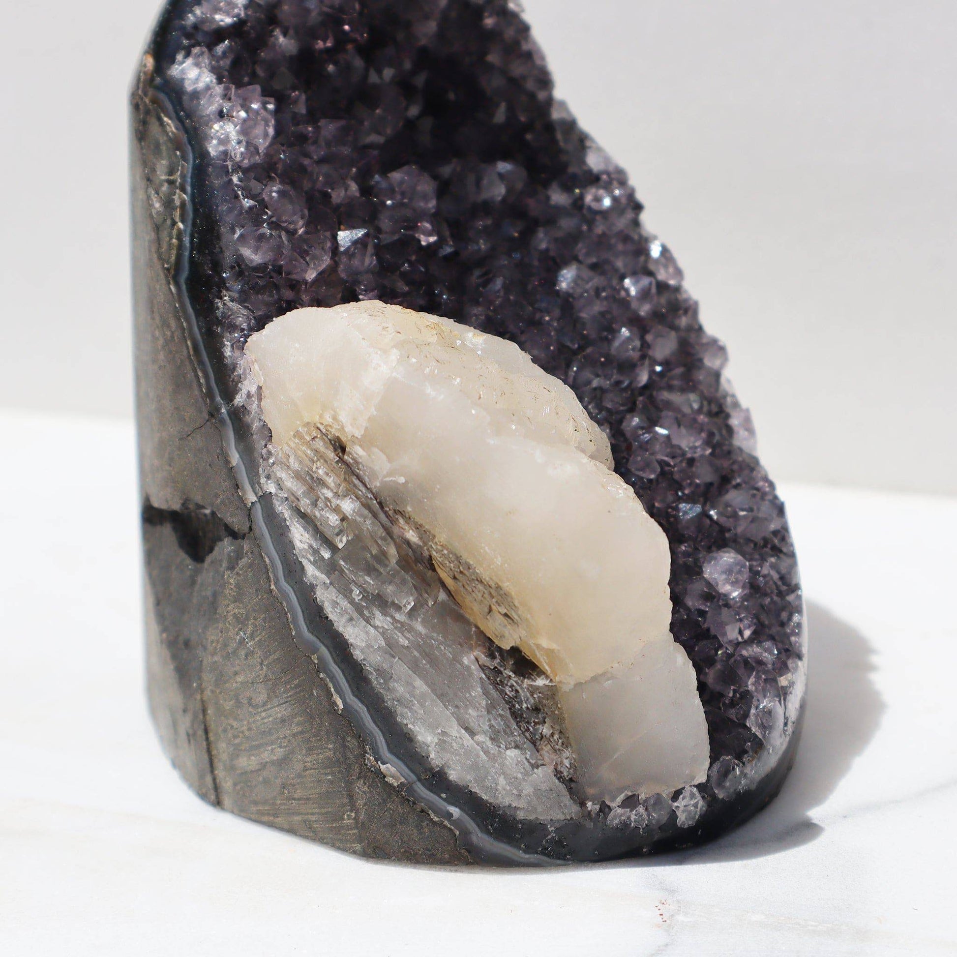 Ash-Violet Shade with Grand Calcite – Rare Amethysts Geode Calcite