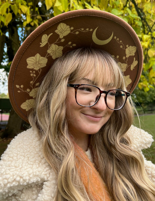 Fox & Fable - Vegan Felt Wide Brim Hat - XL Brim - Caramel - Orchids