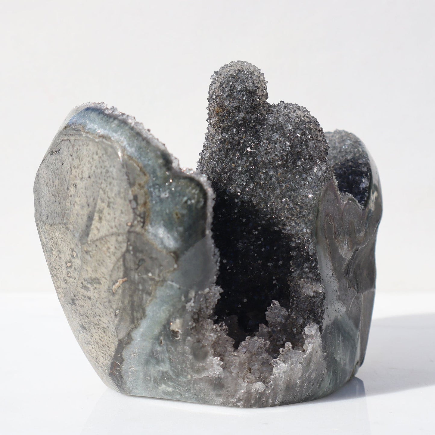 Sculptural Amethyst Geode | Celadonite Band Crystal Art – Rare amethyst