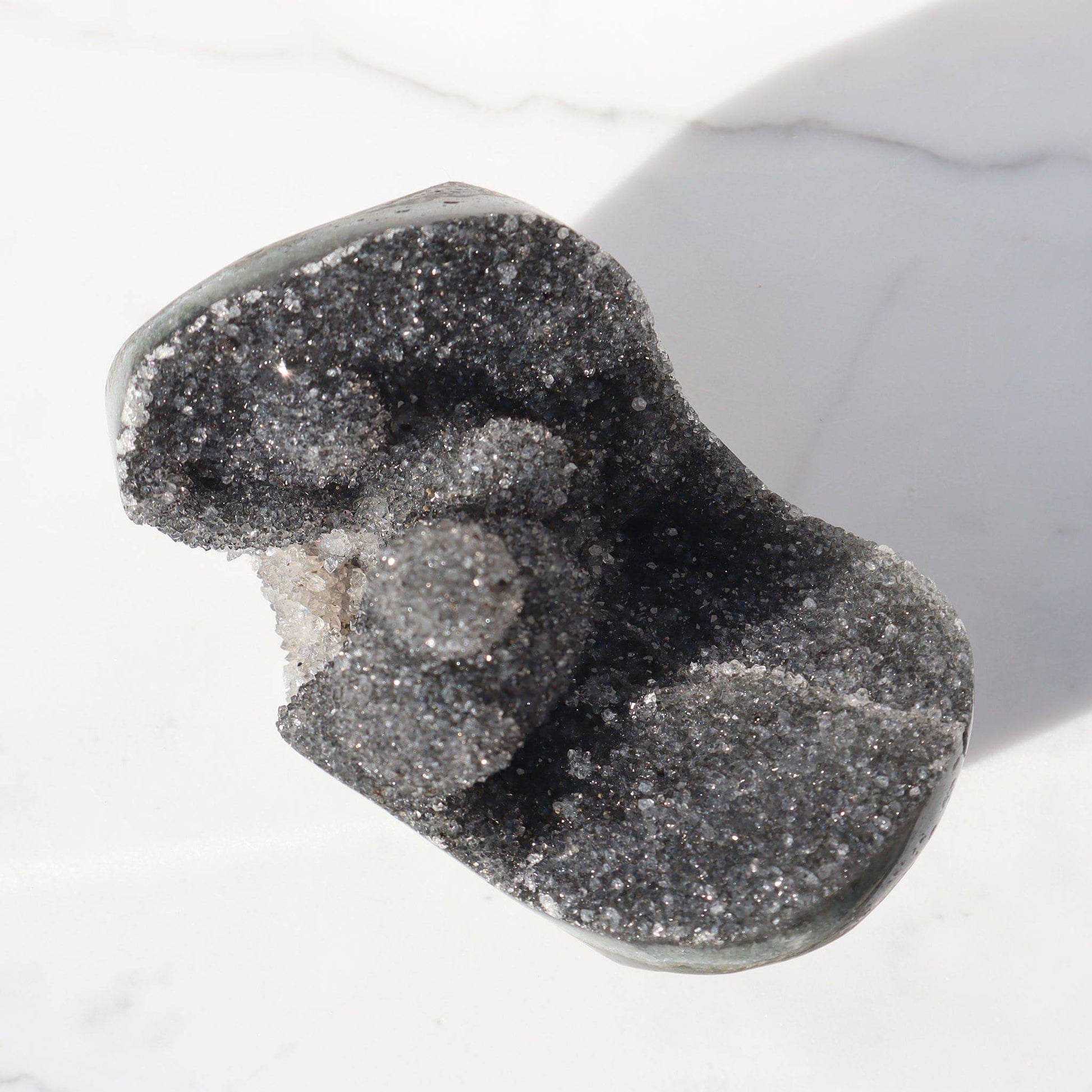 Sculptural Amethyst Geode | Celadonite Band Crystal Art – Rare amethyst