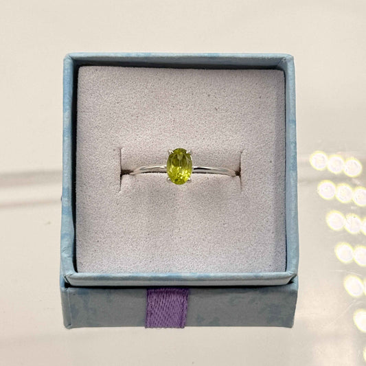 Dainty Peridot Ring – Oval Rings