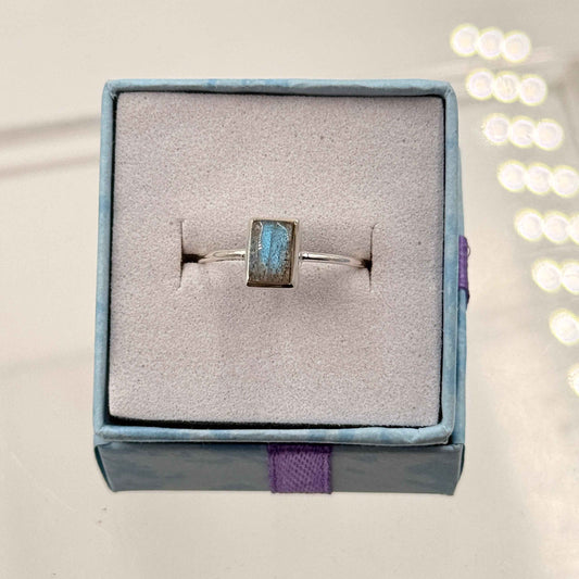 Dainty Labradorite Ring – Emerald Rings