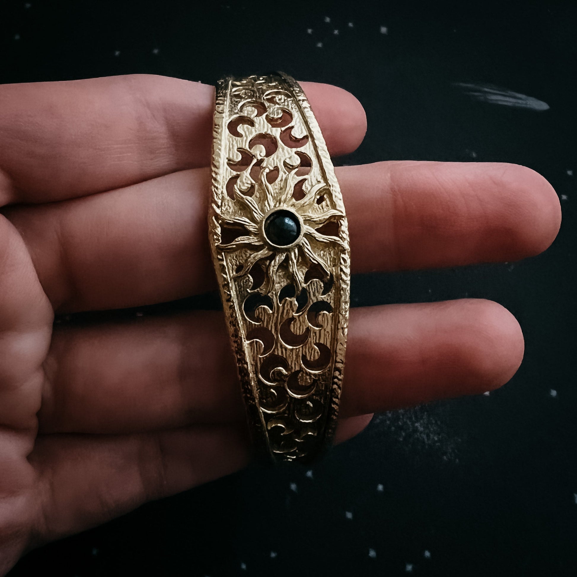 Solar Eclipse Bracelet with Black Opal – Bracelet