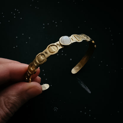 Moon Goddess Bracelet with Rainbow Moonstone – Gold Bracelet