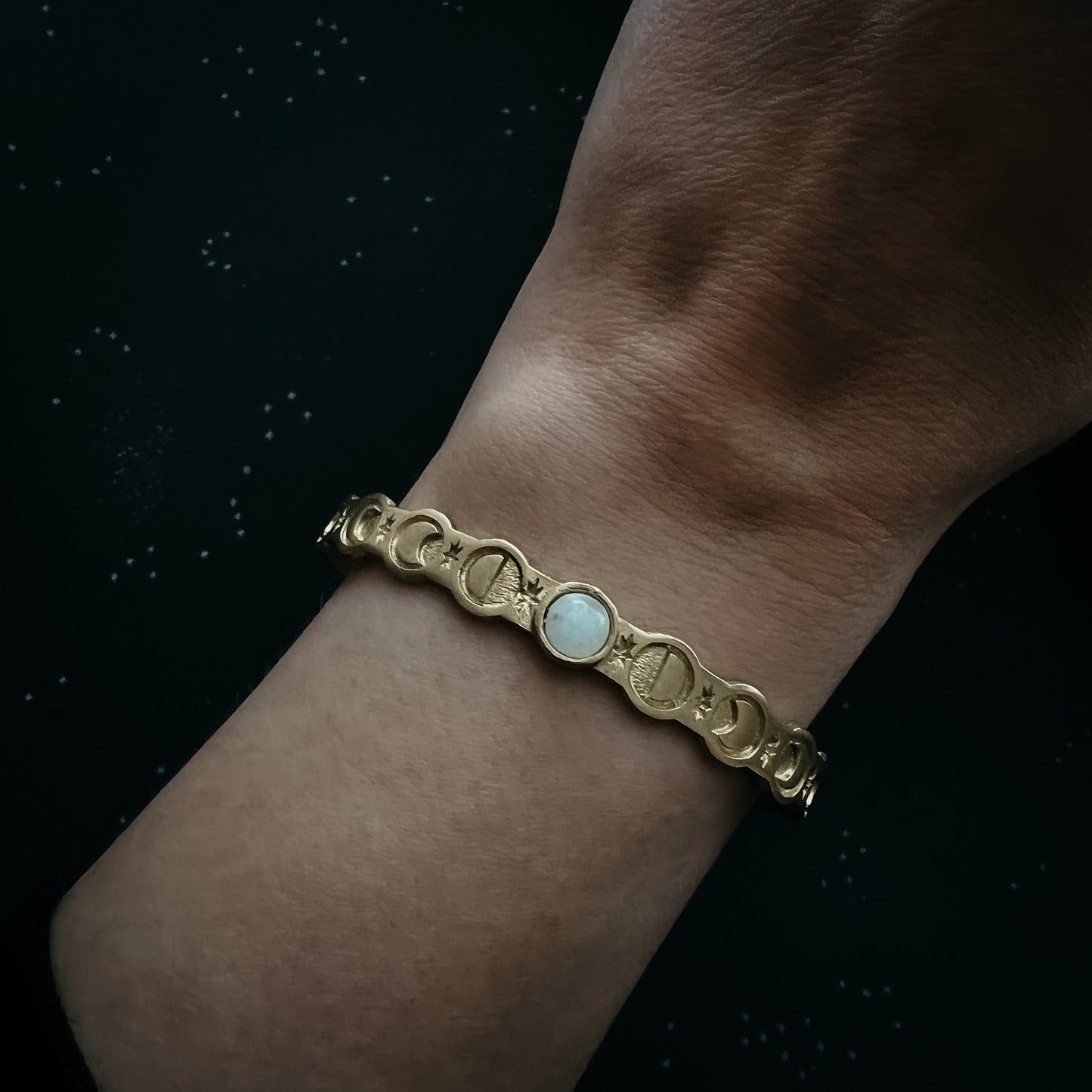 Moon Goddess Bracelet with Rainbow Moonstone – Bracelet