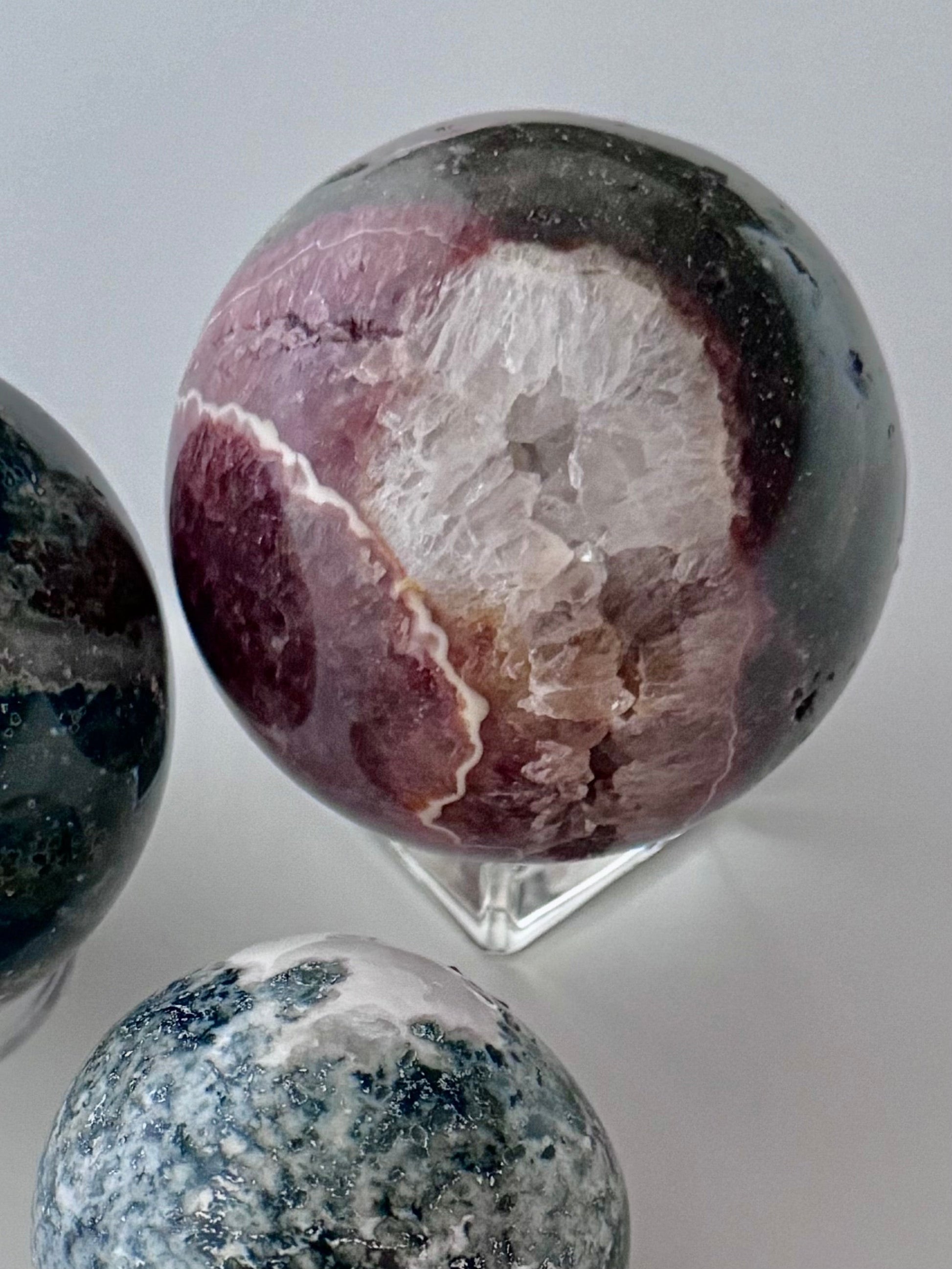 Ocean Jasper Spheres – 75 mm (red w quartz)