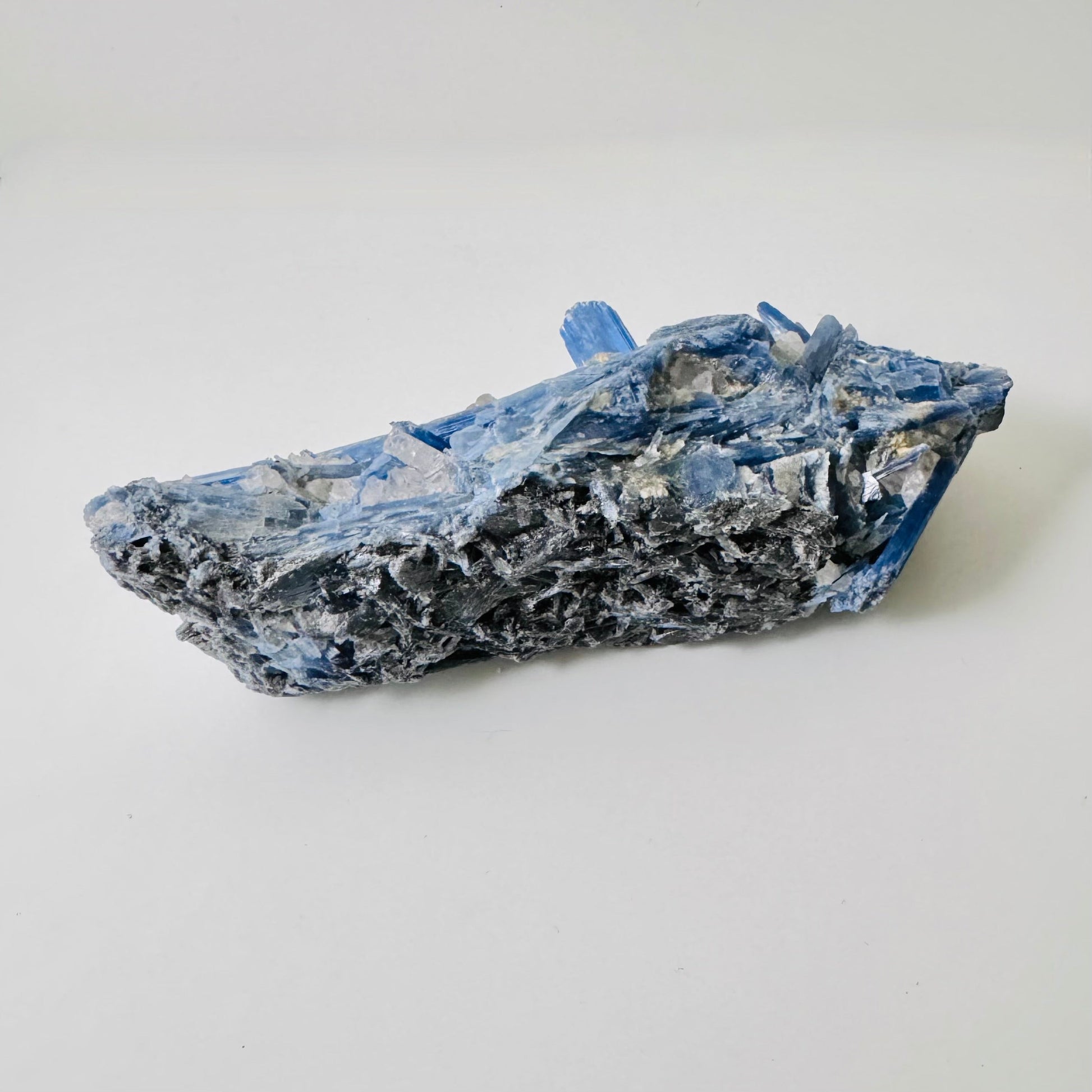 Blue Kyanite w/quartz – Large 0.85 kg