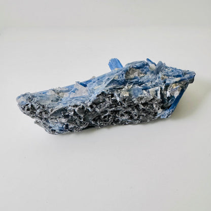 Blue Kyanite w/quartz – Large 0.85 kg