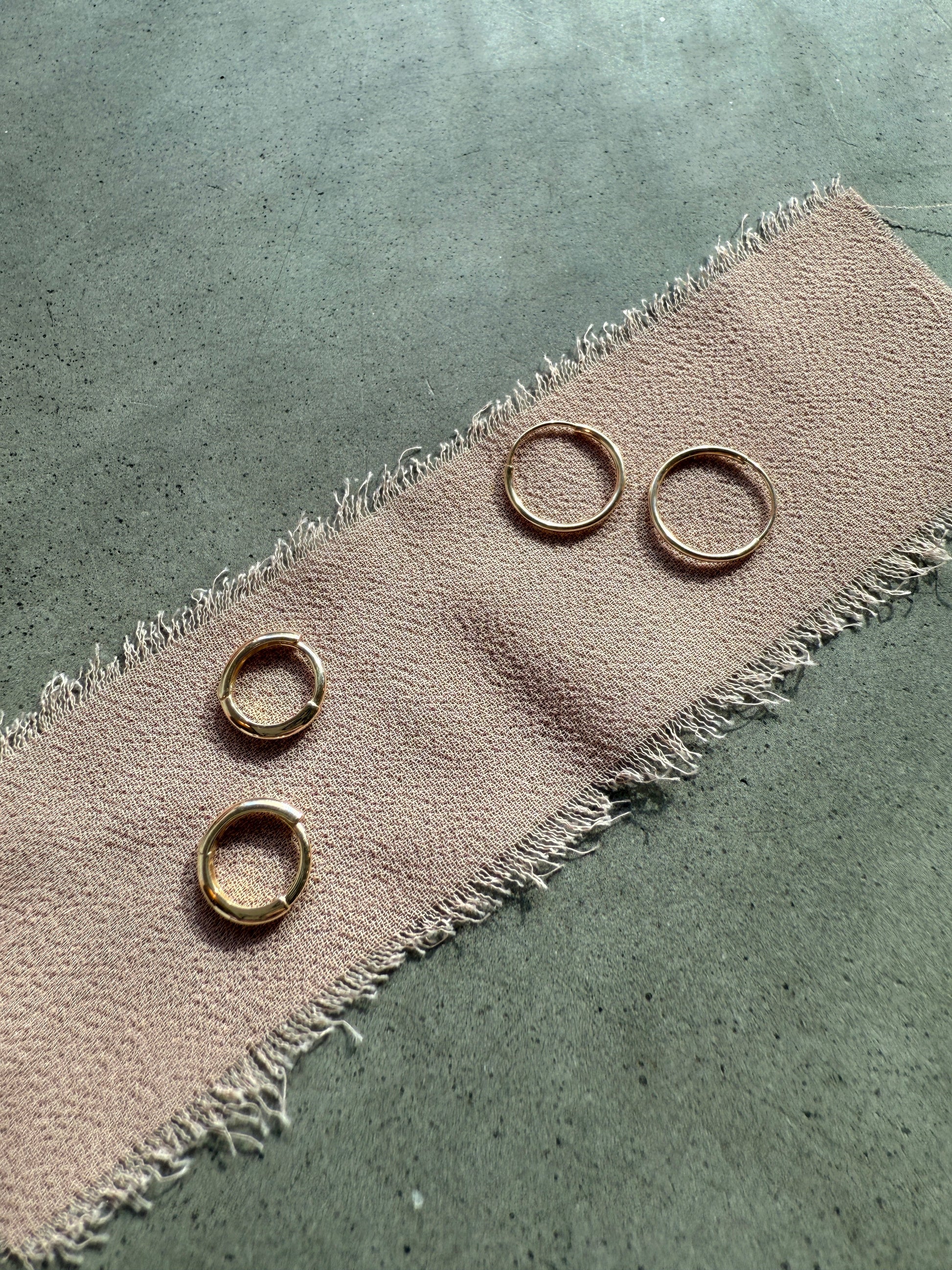 NOVA MINI HUGGIES 14KT YELLOW GOLD – EARS