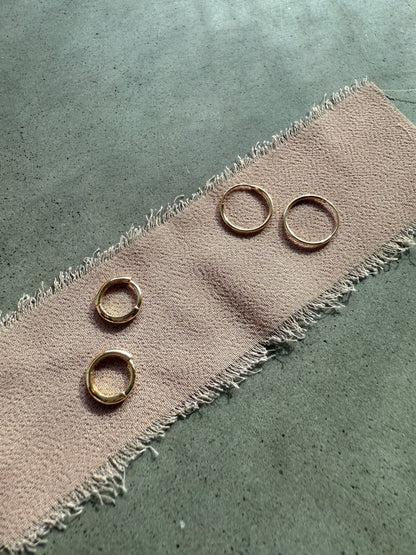 NOVA MINI HUGGIES 14KT YELLOW GOLD – EARS