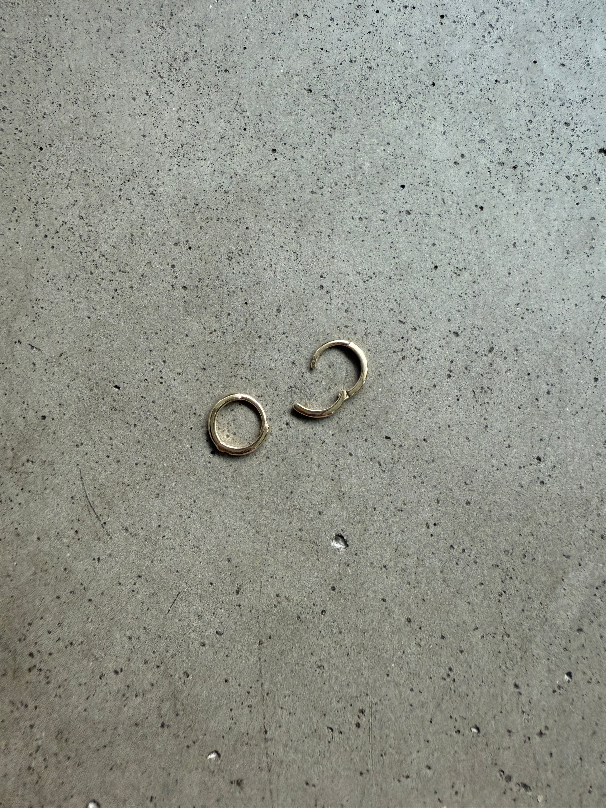 NOVA MINI HUGGIES 14KT YELLOW GOLD – EARS