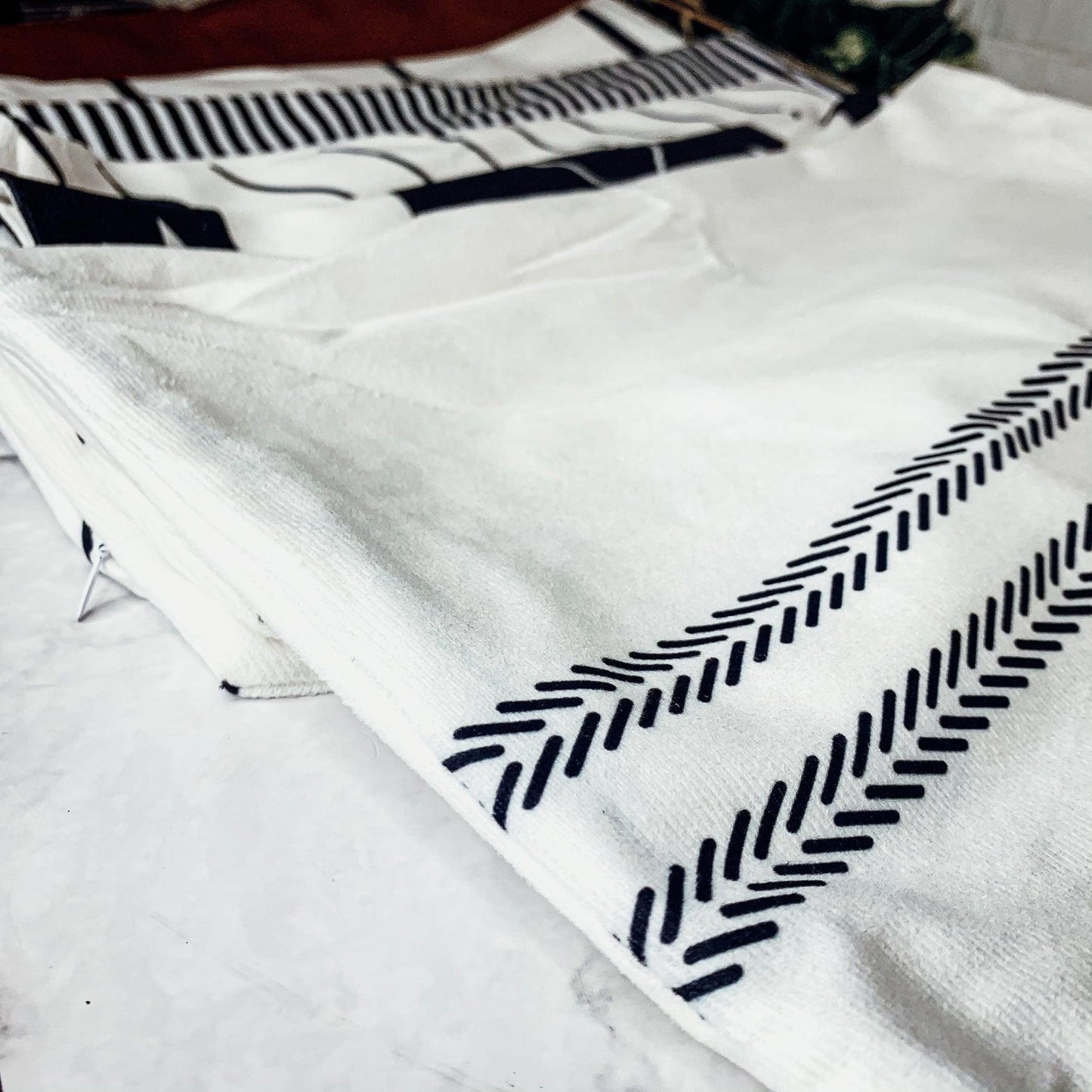 Amber & Farm Pillow Set