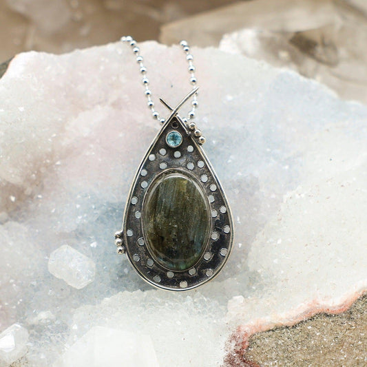 Labradorite On 925 Silver Pendant