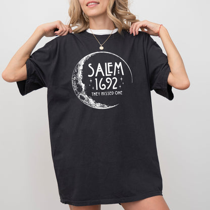 Salem, 1692, Skeleton, Funny, Spooky, Witch, Aesthetic, Meme, Halloween, Costume, Tshirt Comfort Colors T-Shirt