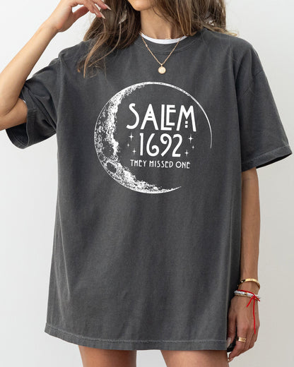 Salem, 1692, Skeleton, Funny, Spooky, Witch, Aesthetic, Meme, Halloween, Costume, Tshirt Comfort Colors T-Shirt