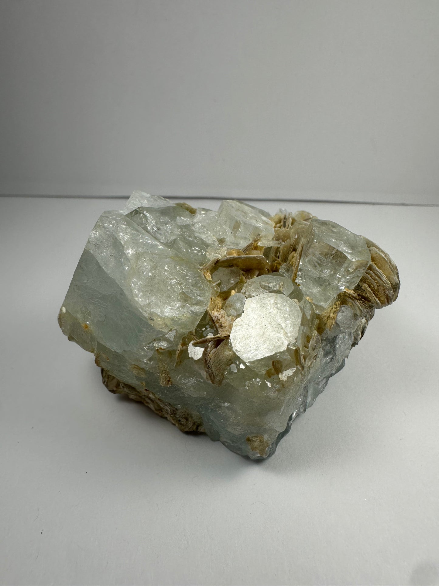 Aquamarine with Muscovite Shigar Valley, Skardu, Pakstan – Minerals