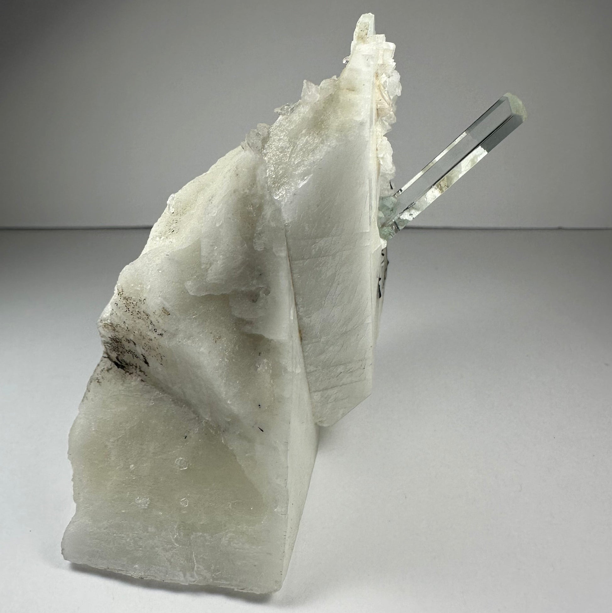 Aquamarine Beryl on Albite – Minerals