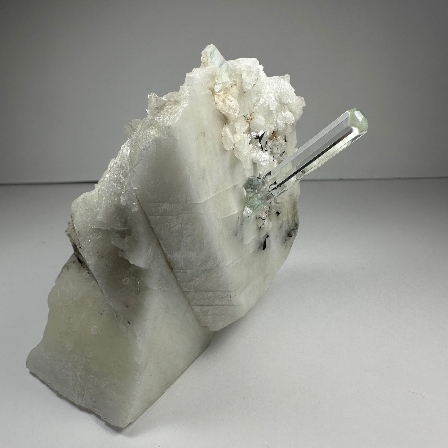 Aquamarine Beryl on Albite – Minerals