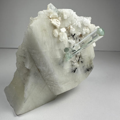 Aquamarine Beryl on Albite – Minerals