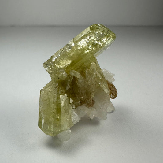 Brazilianite on Albite – Minerals