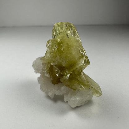 Brazilianite on Albite – Minerals