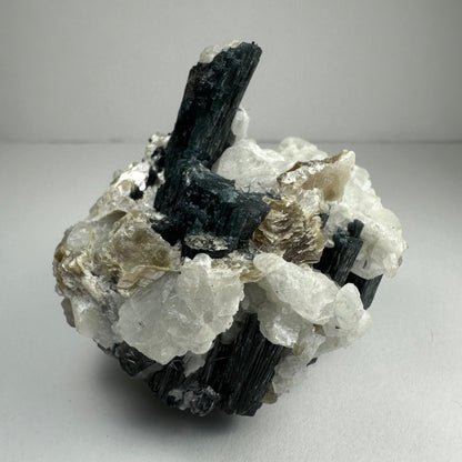 Green Tourmaline with Quarz, Mica and Albite, Brazil