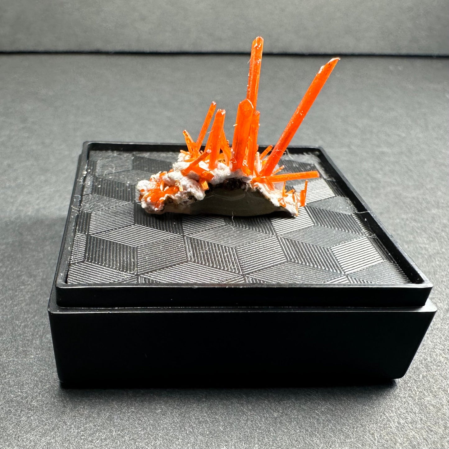 Crocoite on Matrix Adelaide Mine, Dundas, Tasmania, Australia – Minerals