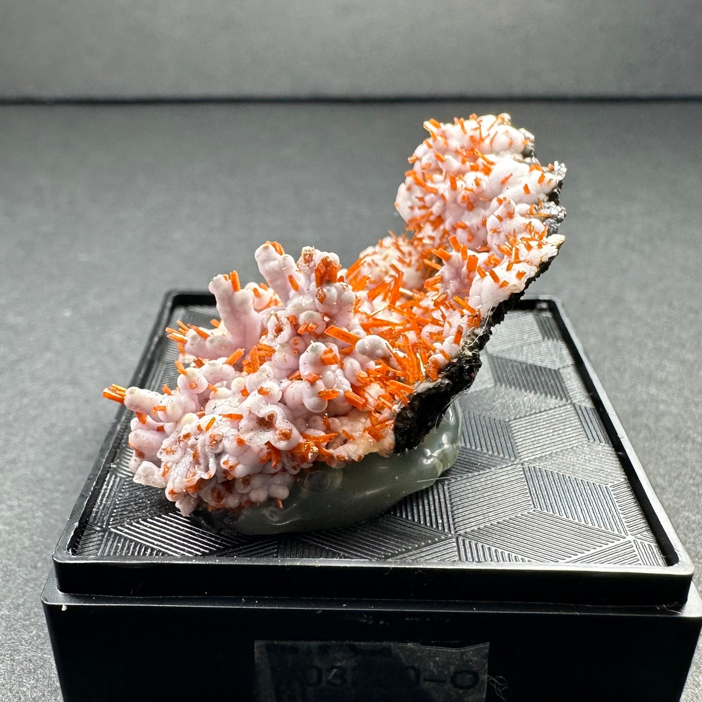 Crocoite on Matrix