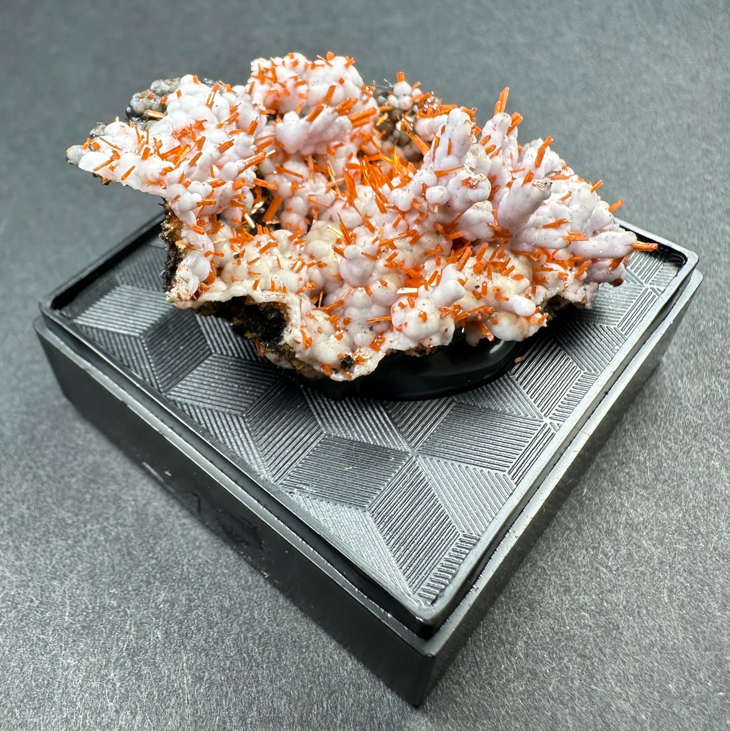 Crocoite on Matrix
