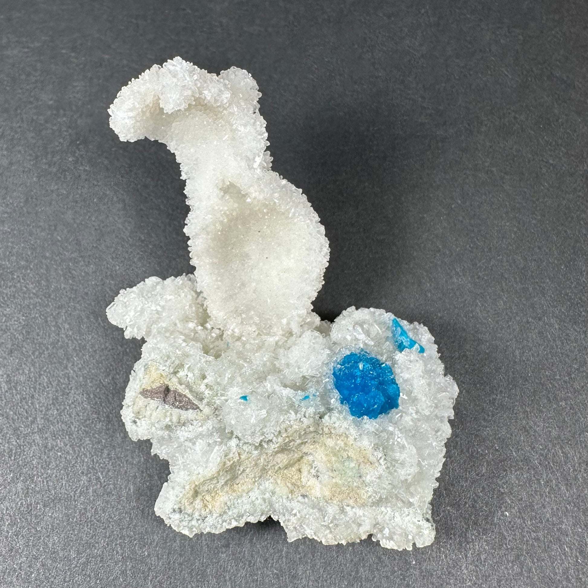 Cavansite Ball 'Floater' on White Stilbite (LG) from Pune, India – #1 2.25"x2.5"x1" 25g Minerals