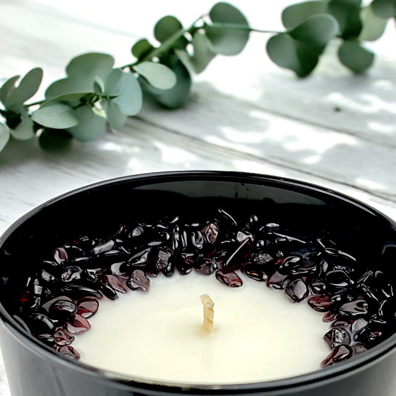 Eucalyptus Mint Crystal Candle with Garnet | Coconut-Soy Wax Candle, 9oz – Crystal Candle