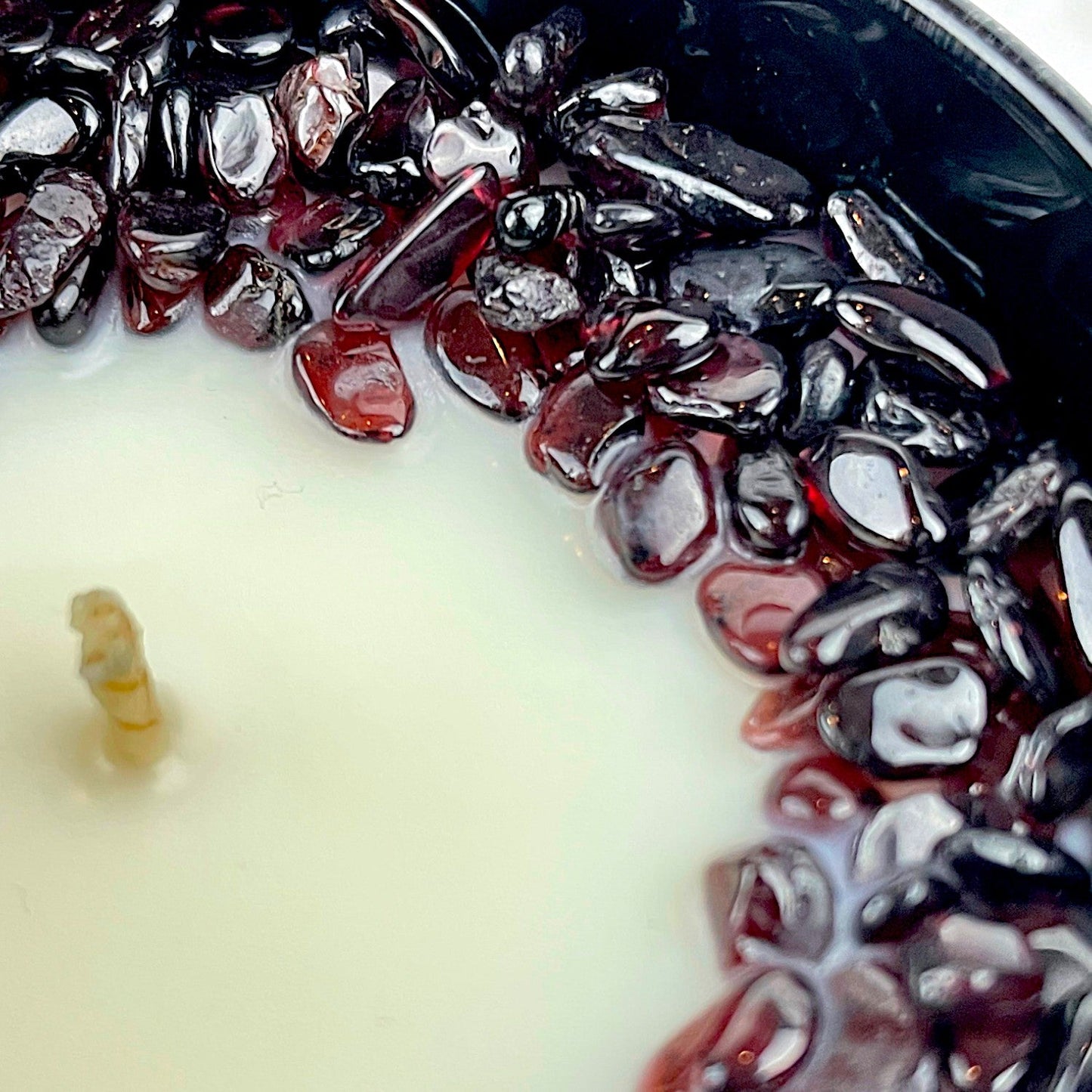 Eucalyptus Mint Crystal Candle with Garnet | Coconut-Soy Wax Candle, 9oz – Crystal Candle
