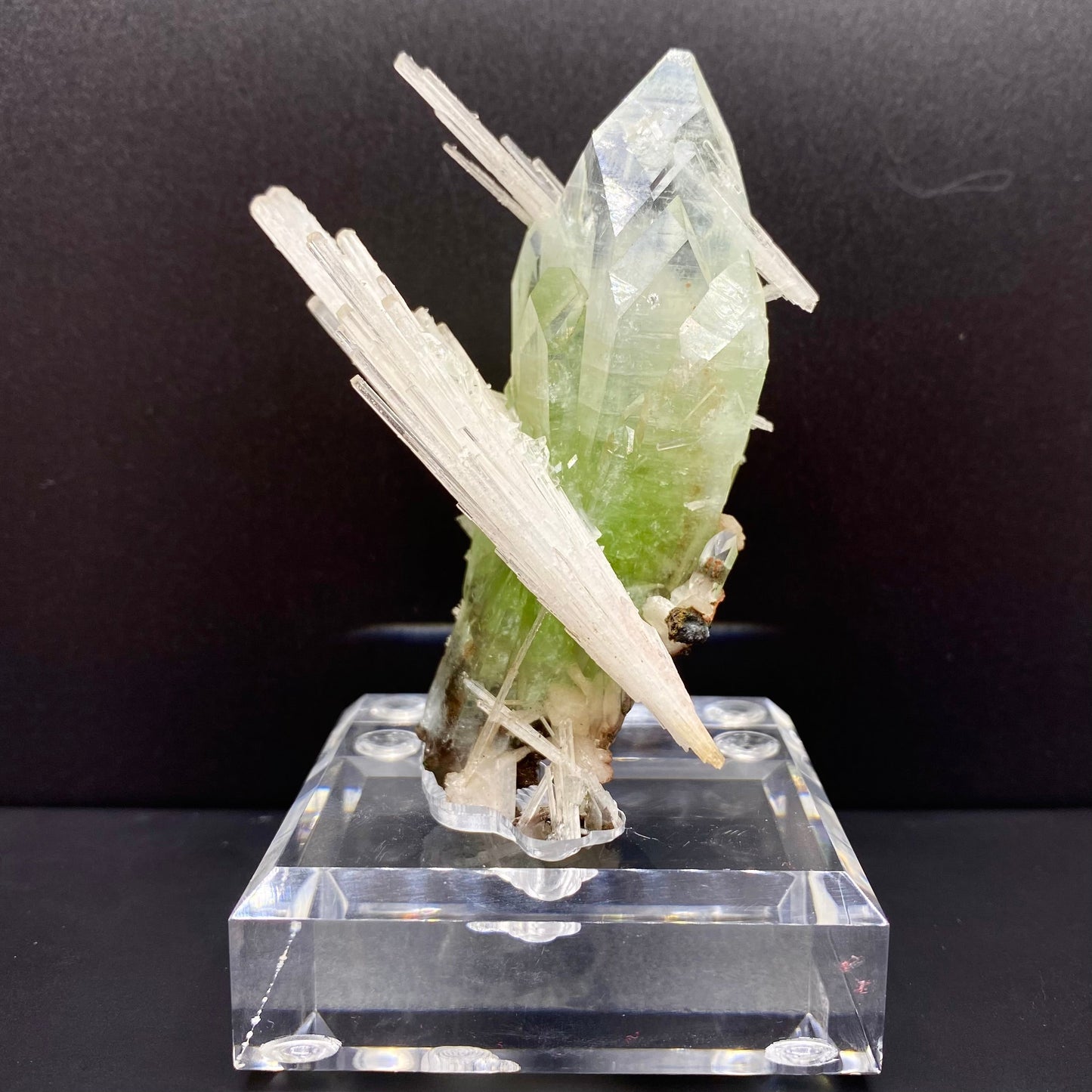 Apophyllite & Scolecite – Apophyllite
