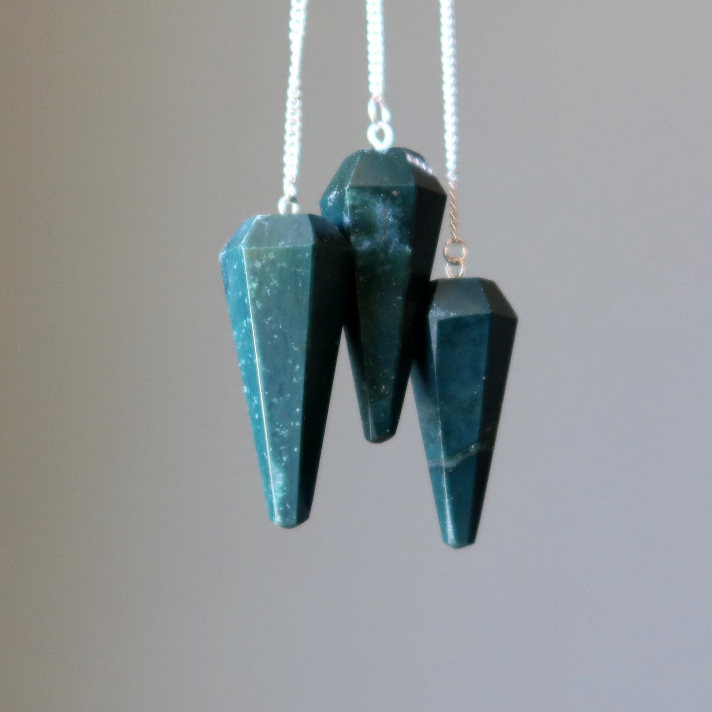 Bloodstone Pendulum | Crystal Dowsing Tool – Pendulums