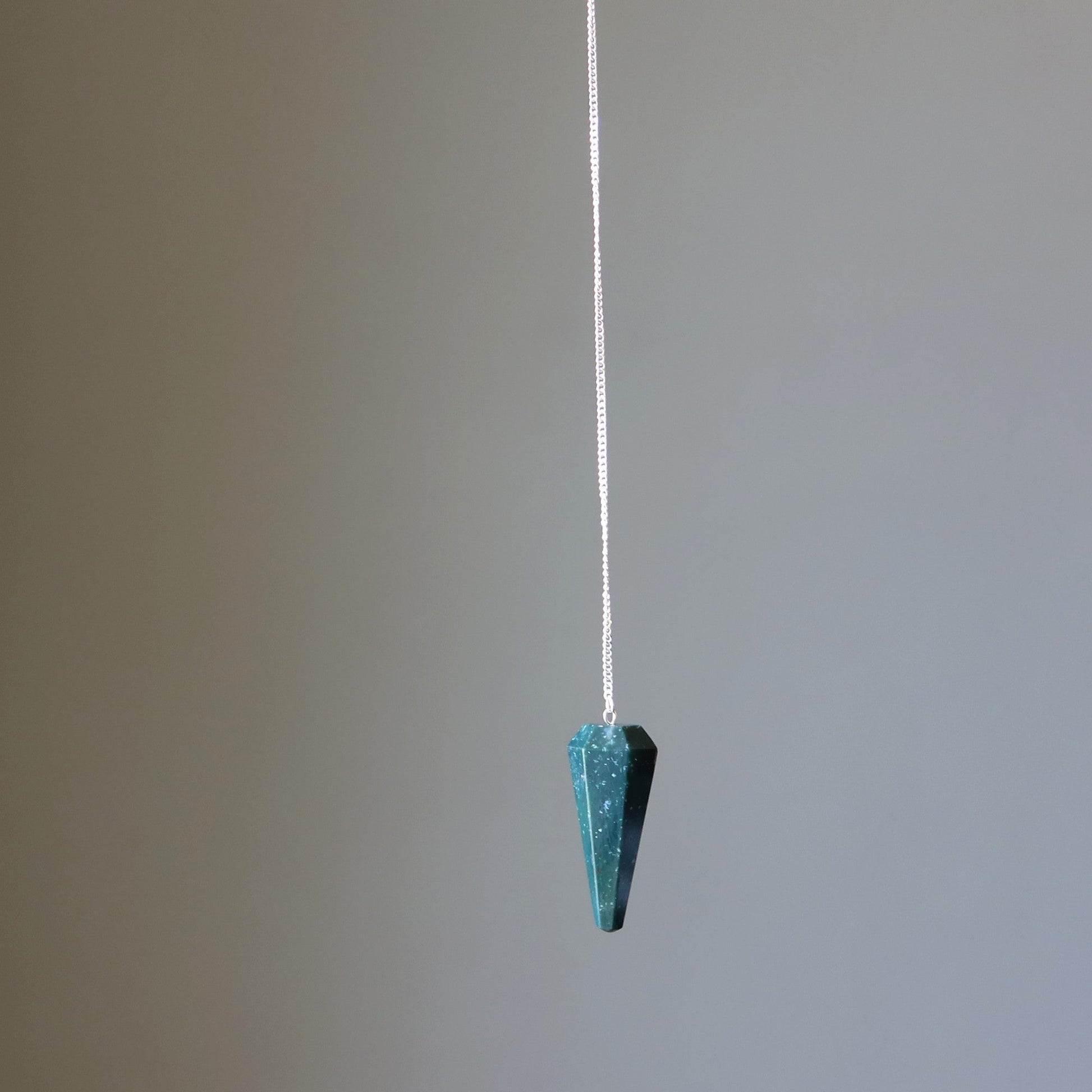 Bloodstone Pendulum | Crystal Dowsing Tool – Pendulums