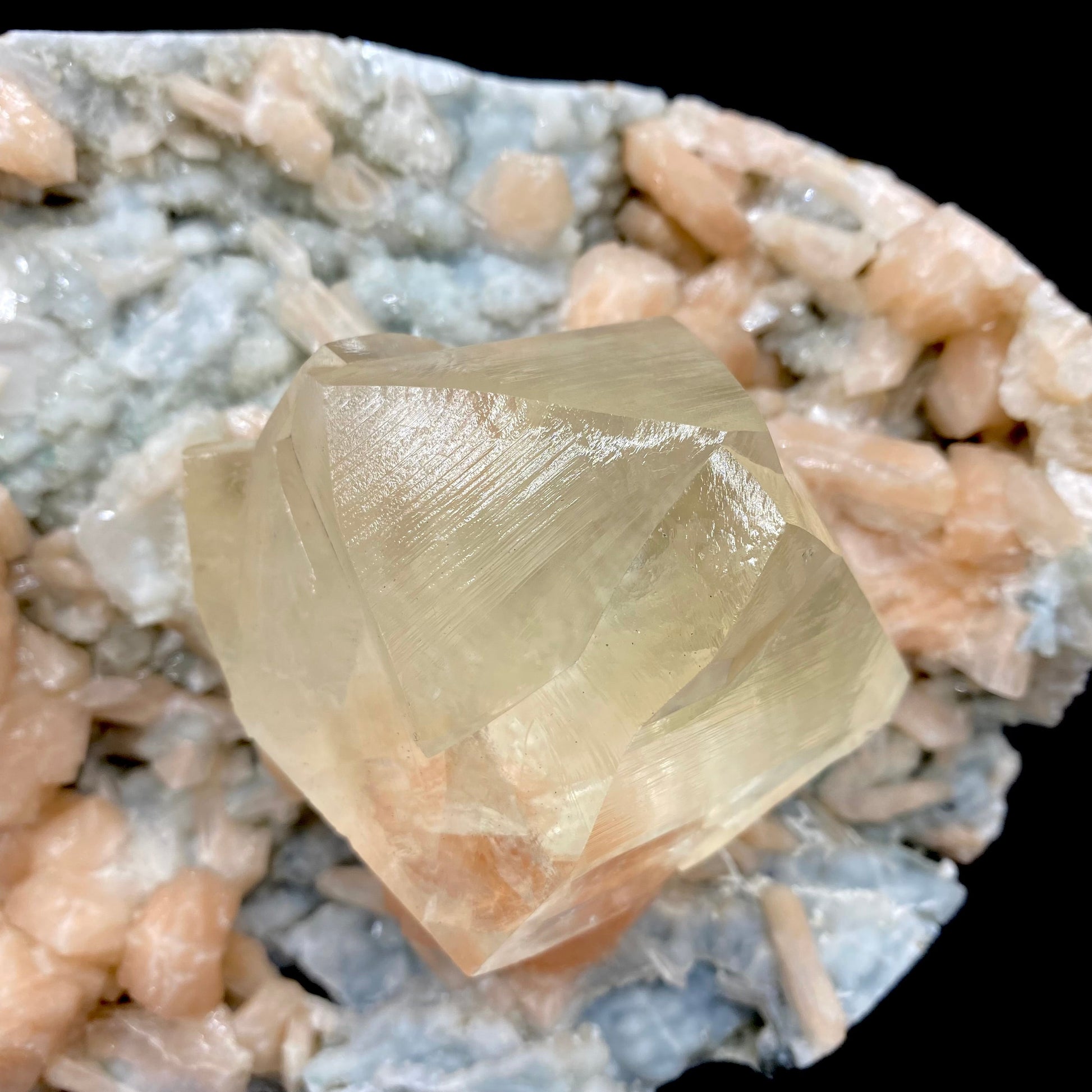 Calcite & Stilbite – Calcite