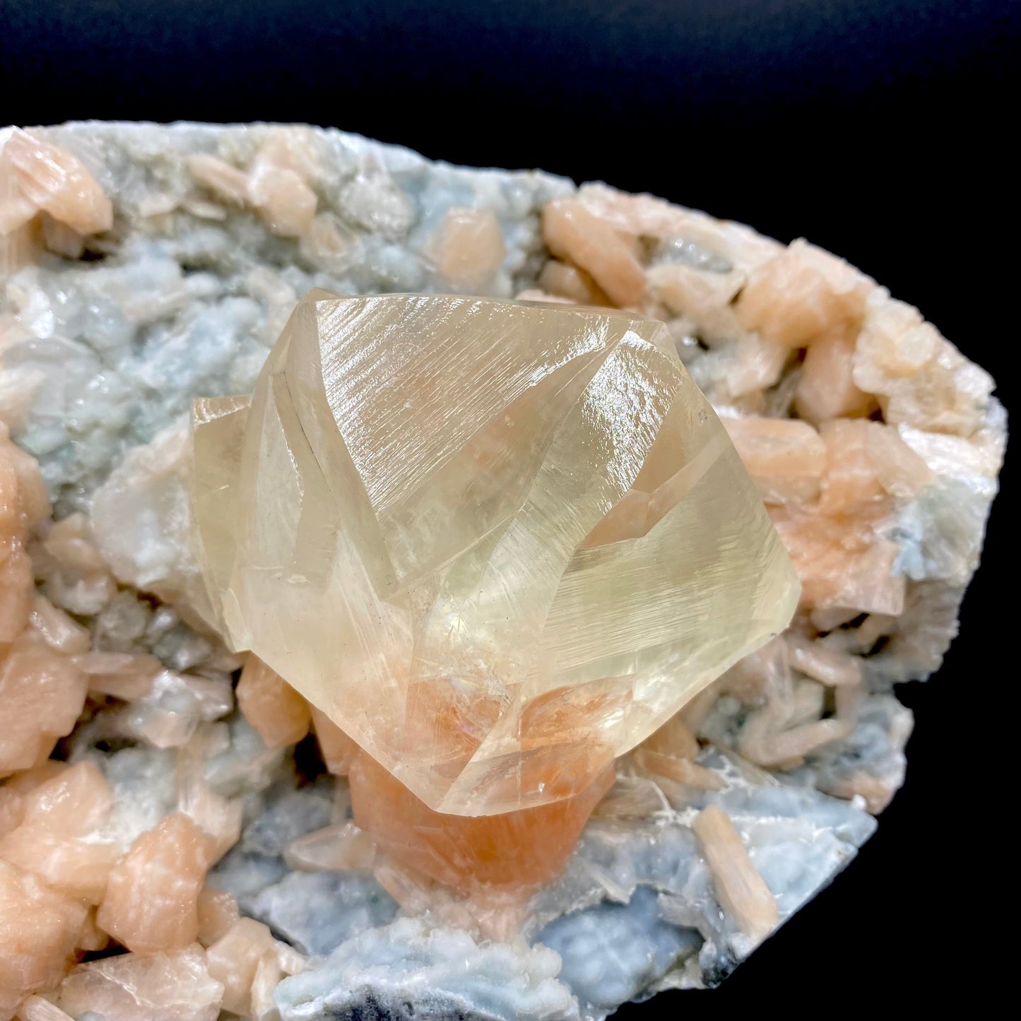 Calcite & Stilbite – Calcite