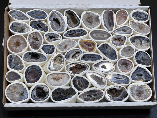 Oco Geode Cut Crystals (Avg 3.5 LBs) Box Flat Bulk Wholesale Lot Rough Raw Stones Natural Gemstones – Home & Living > Home Decor > Home Accents > Rocks & Geodes